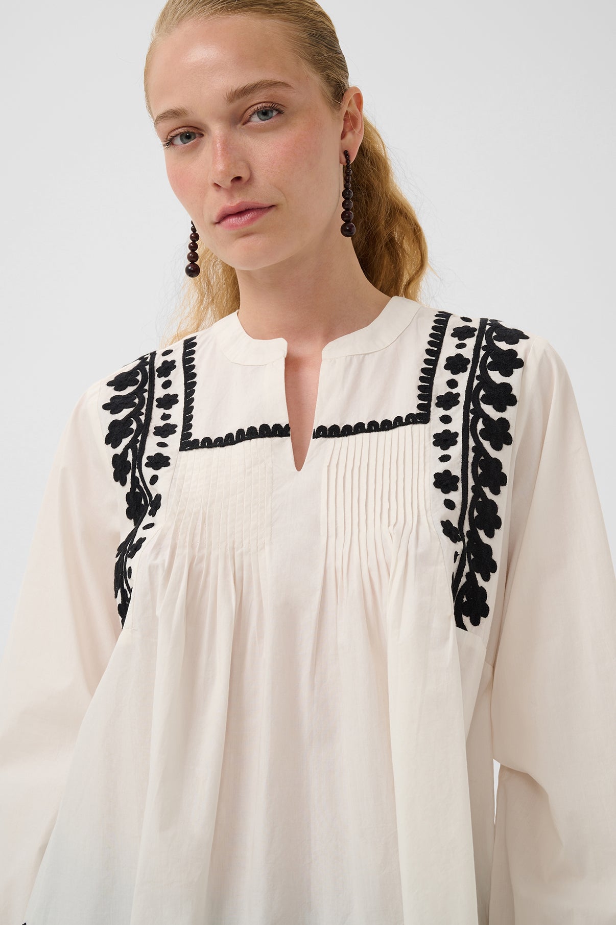 CUviba - Langærmet bluse med broderi