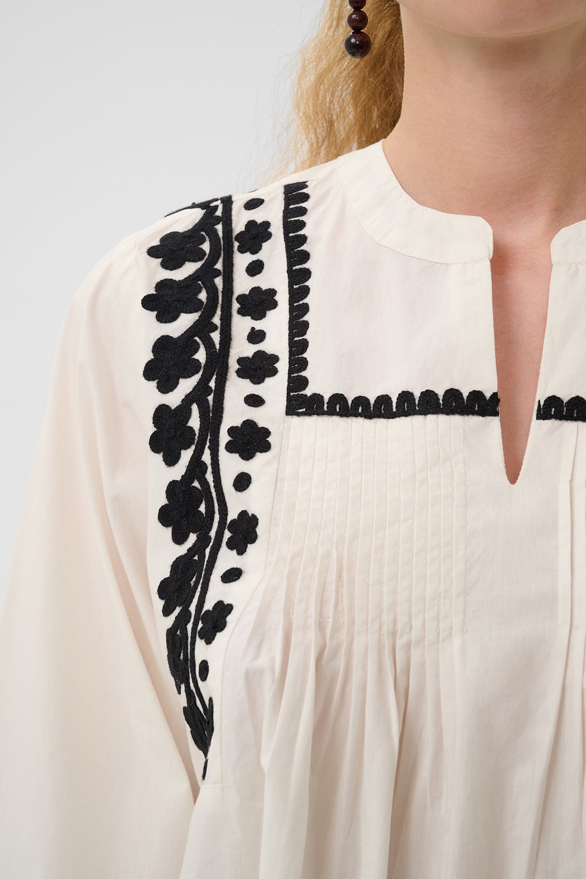 CUviba - Langærmet bluse med broderi