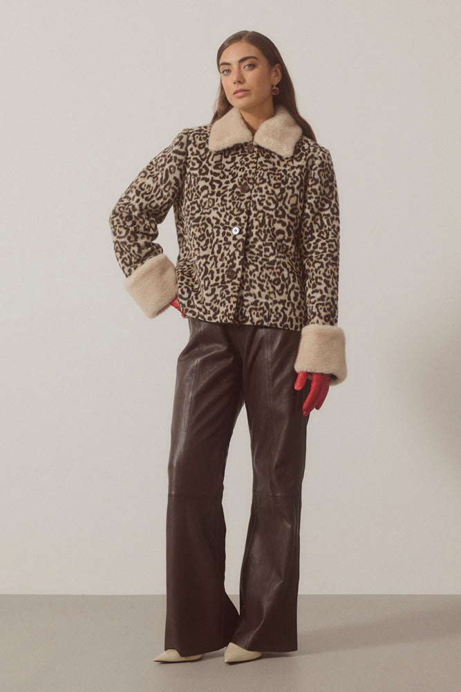 CUGIA - Kort leopard jakke med fake fur detaljer