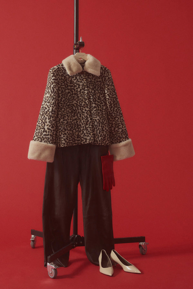 CUGIA - Kort leopard jakke med fake fur detaljer