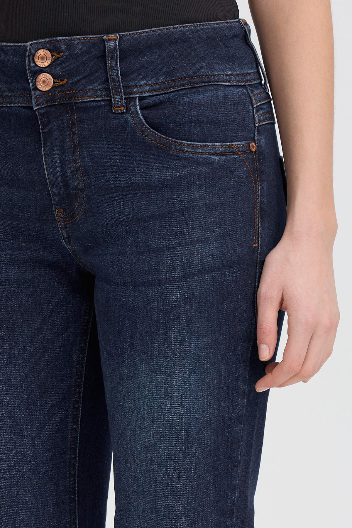 Mørkeblå højtaljede skinny jeans med dobbelt kobberknap og let stræk i denimmateriale.
