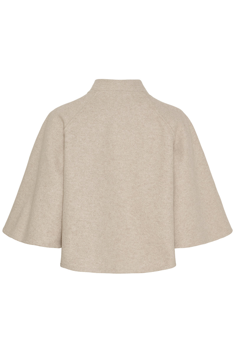 Beige jakke med høj hals og brede 3/4-ærmer i blødt stof.