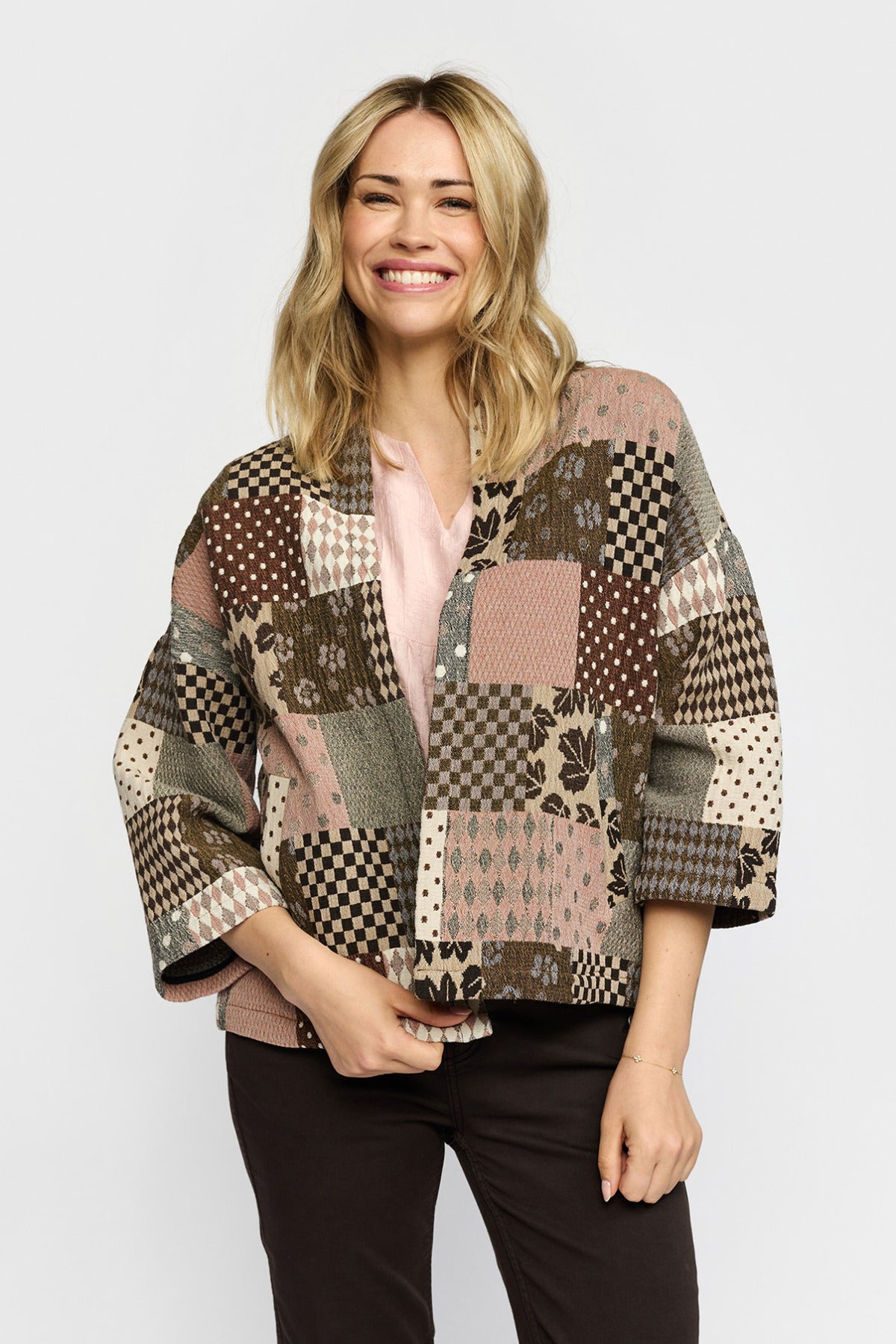 DITTE - Kort jakke med patchwork mønster