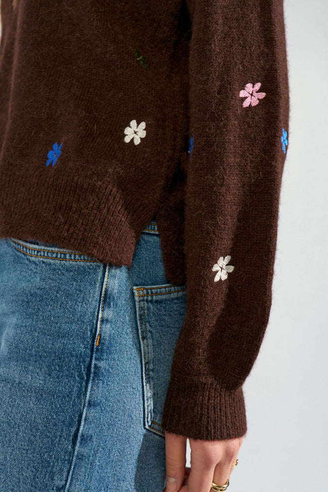 NUFLORIE - Langærmet strik i uldkvalitet med broderede blomster