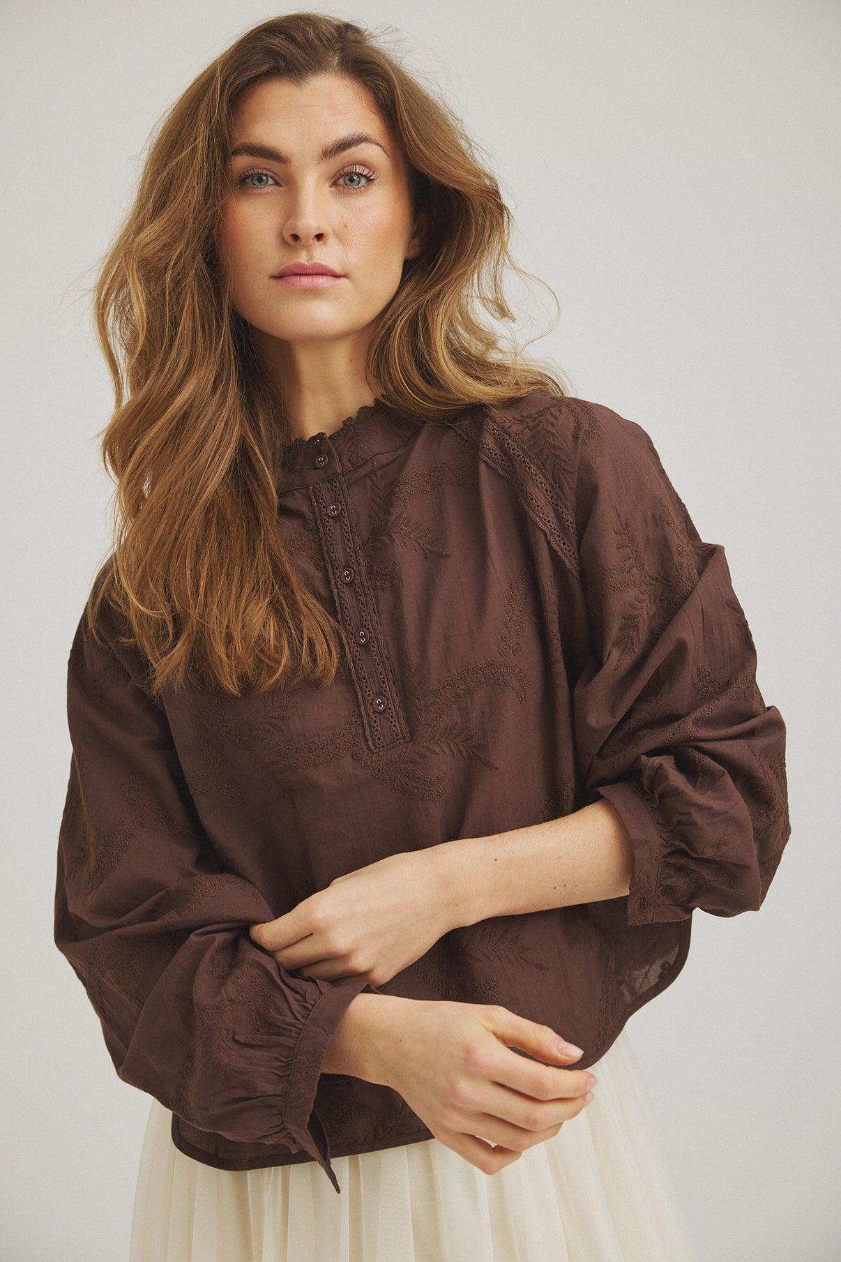 Alvina - Langærmet bluse med broderi