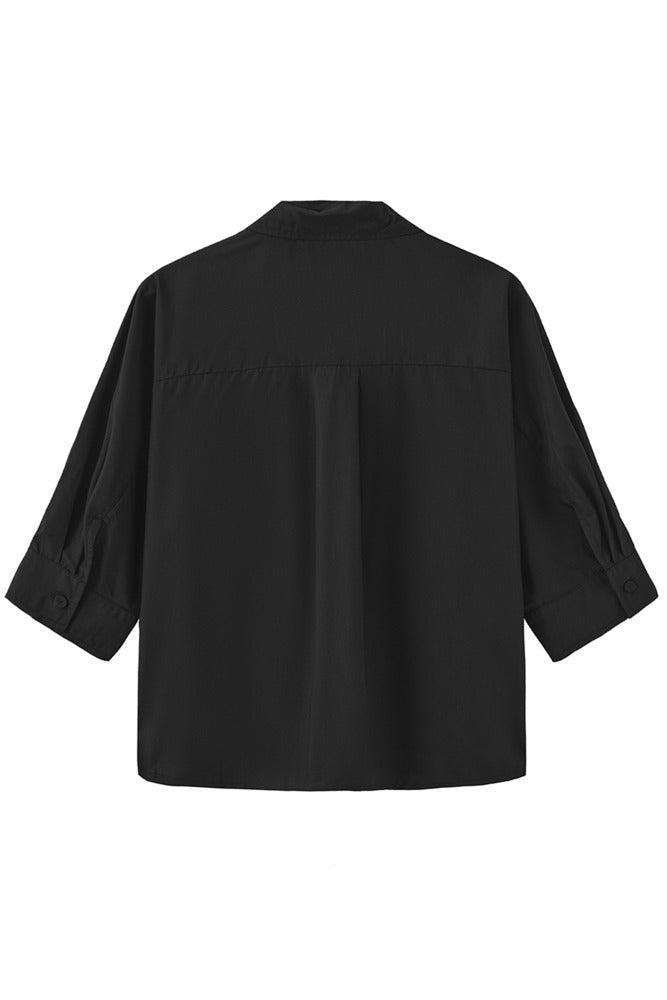 Zia - Kortærmet skjortebluse med blomsterdetaljer