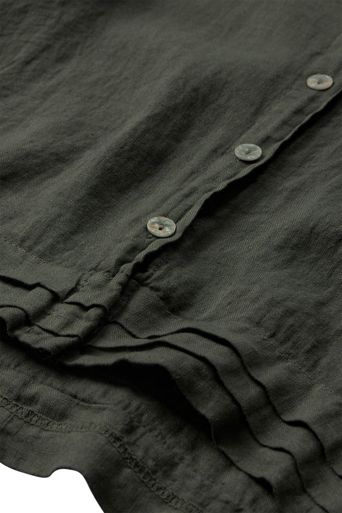 Skjortebluse i hør med trekvartærmer og lægdetaljer