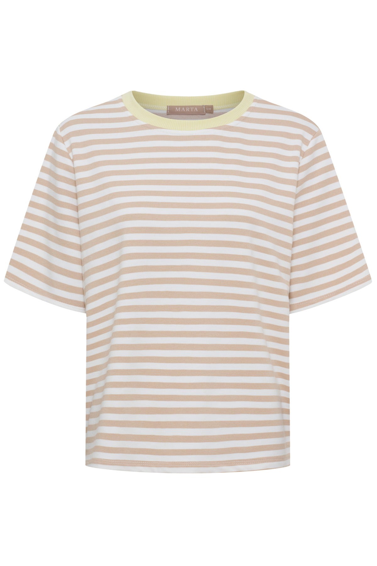 Kortærmet t-shirt med beige og hvide striber og lysegul kontrastkant ved halsen.