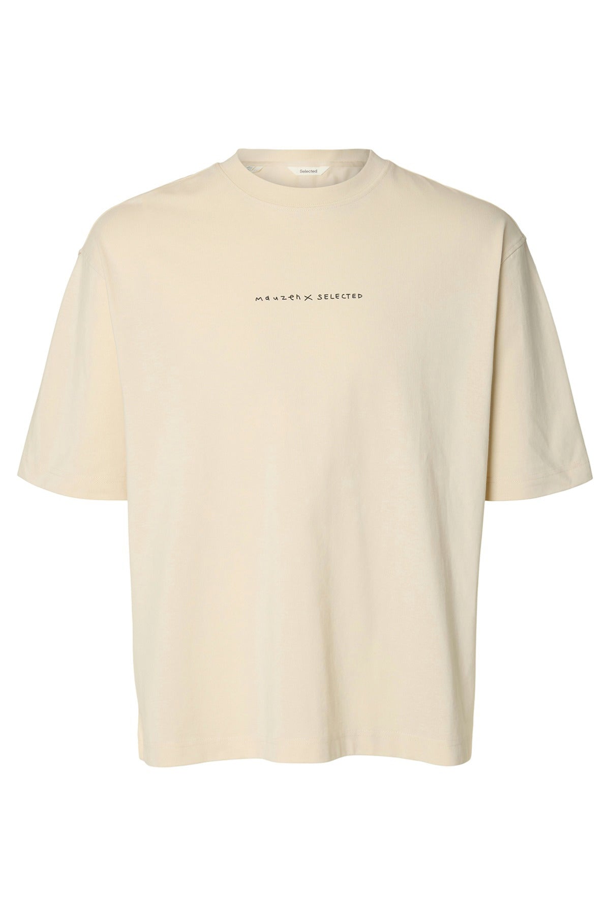 Kortærmet t-shirt i beige med lille sort tekstprint foran og rund hals.