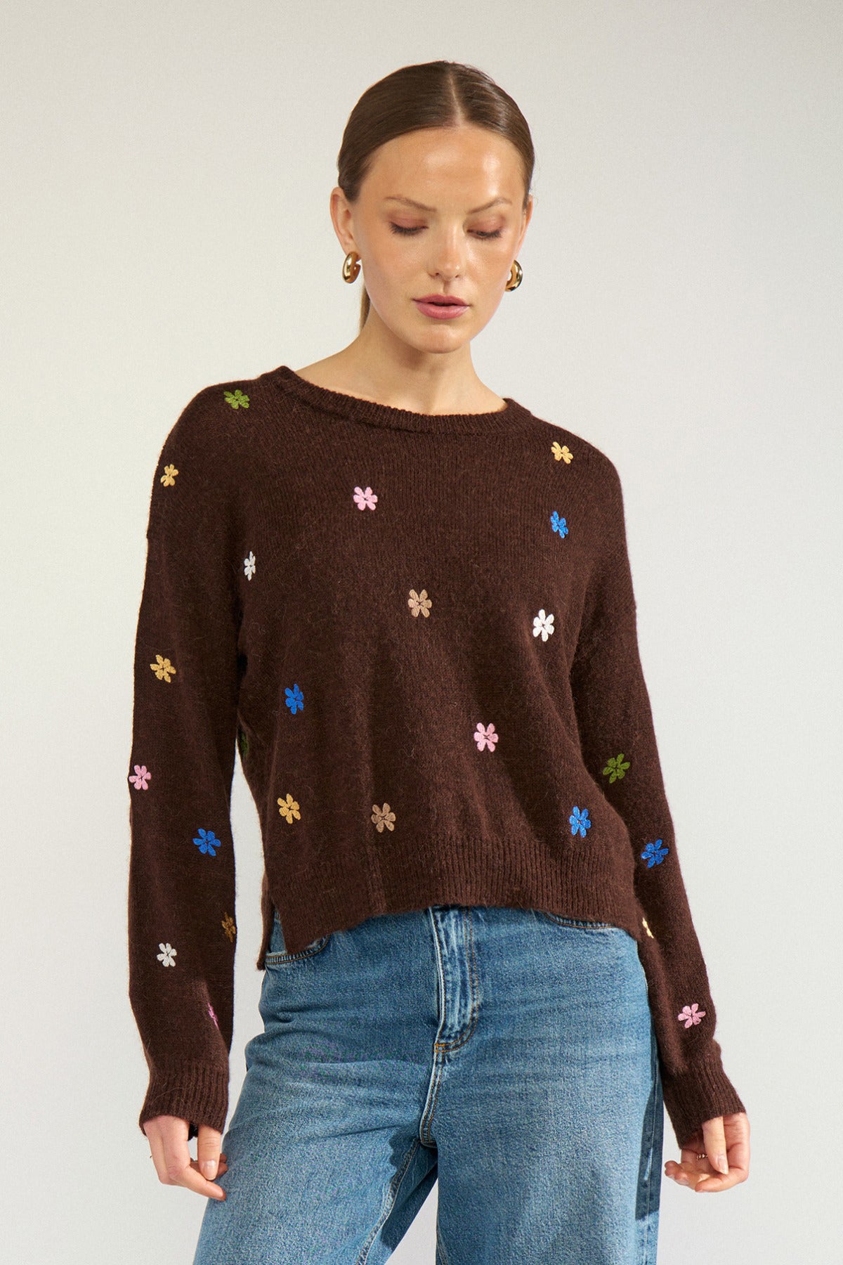 NUFLORIE - Langærmet strik i uldkvalitet med broderede blomster