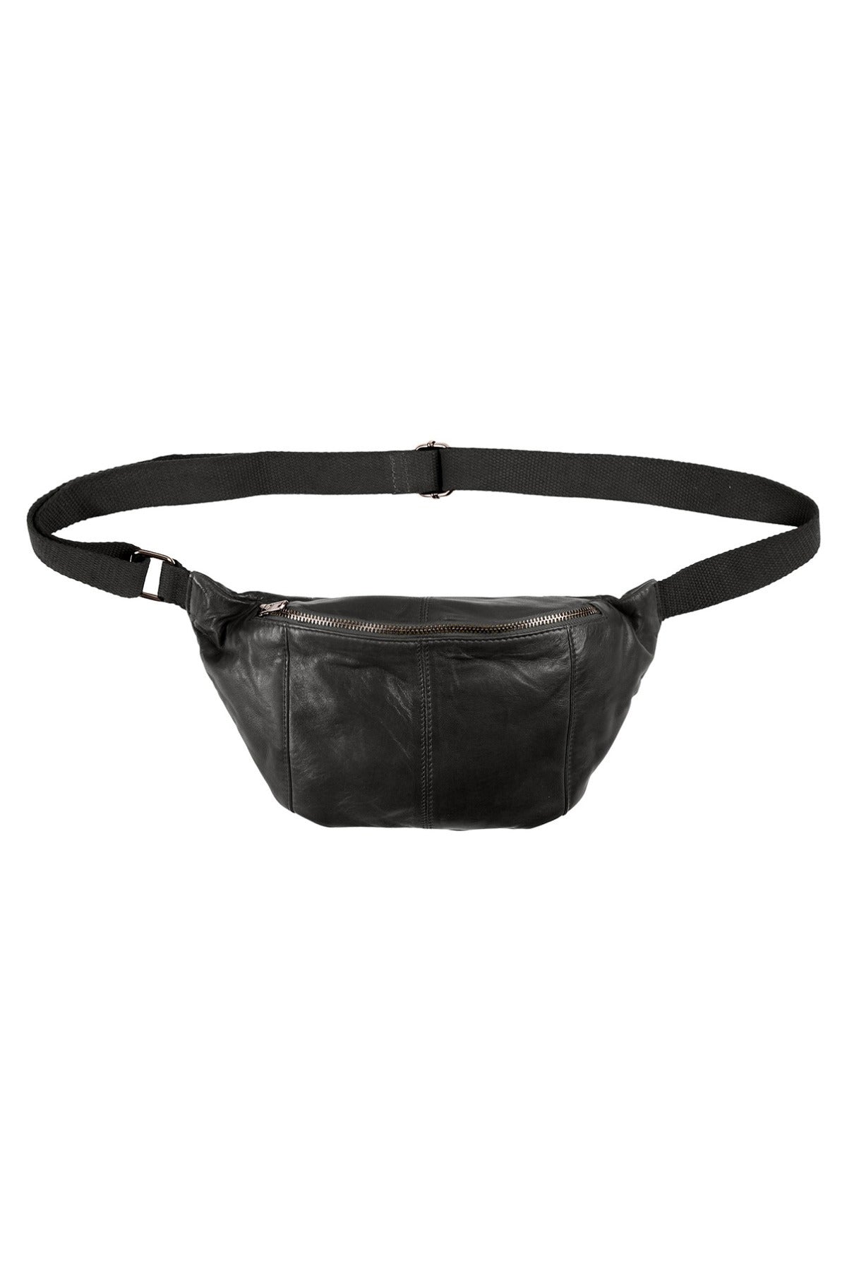 Sort læder bæltetaske med lynlås og justerbar sort rem med metalspænde i gunmetal.