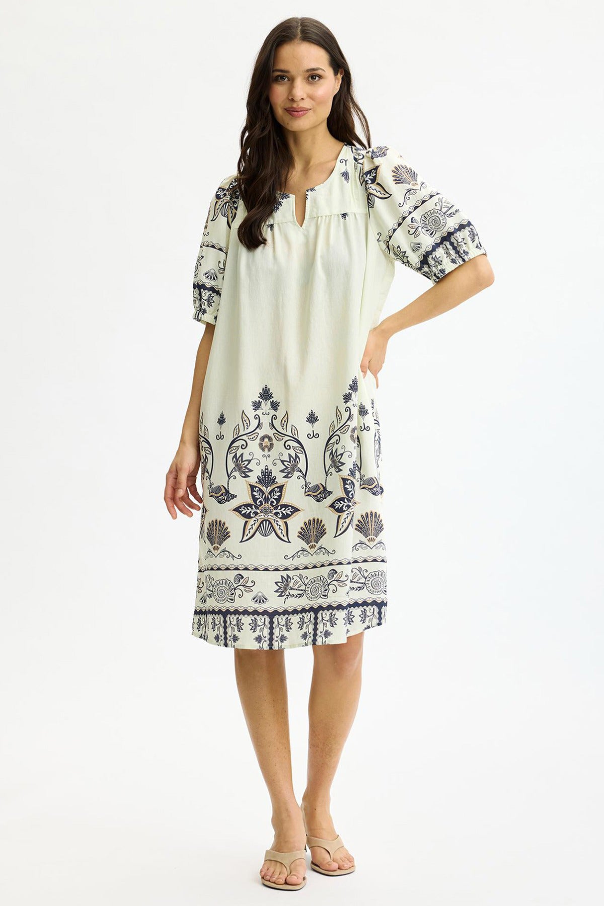 Violet - Knælang kjole med trekvartærmer