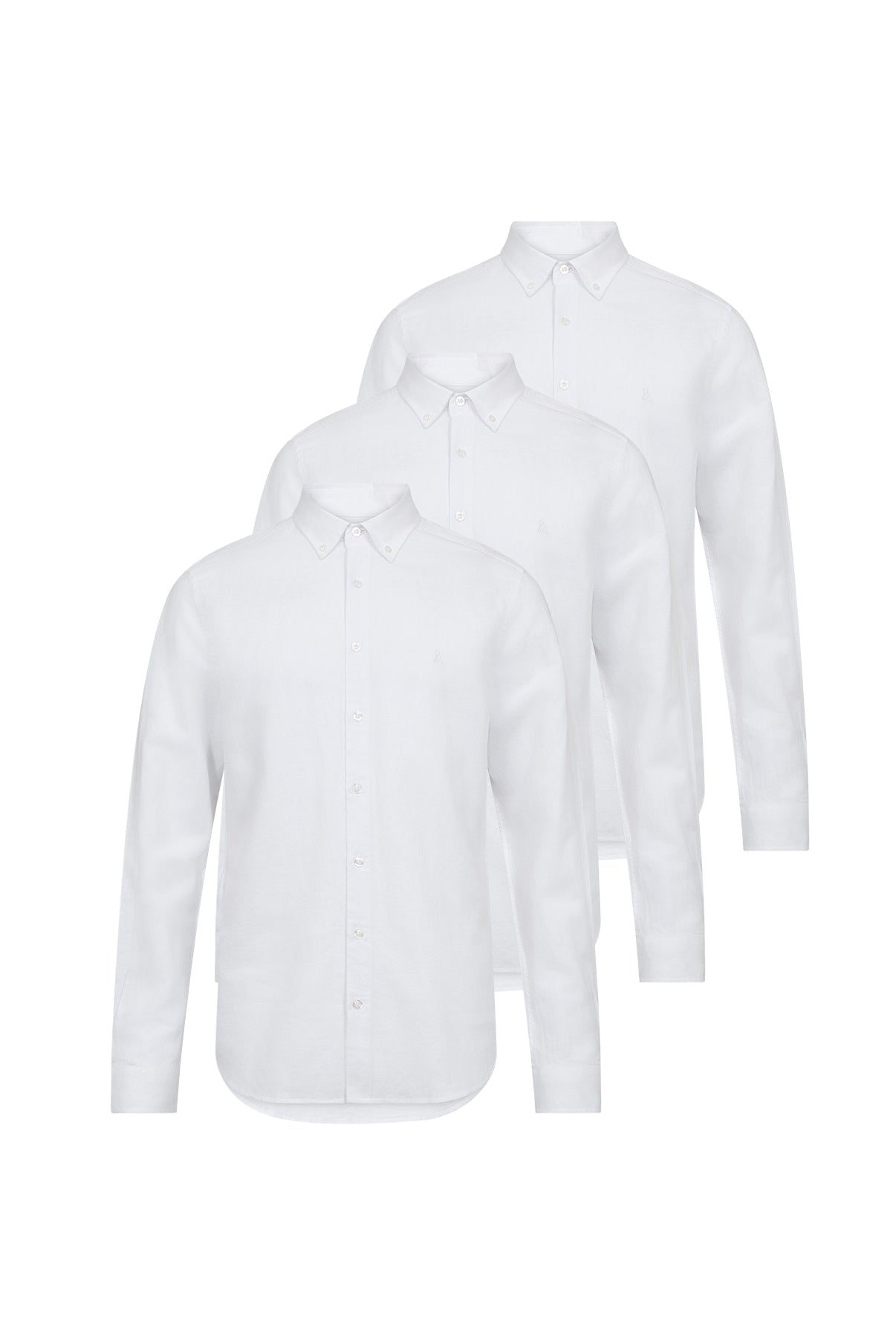 Tre klassiske langærmede skjorter i hvid med knaplukning og button-down krave.