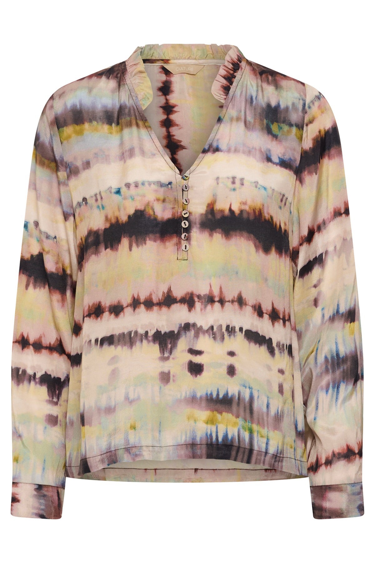 Langærmet bluse med v-hals og farvet tie-dye mønster i burgundy og grønne nuancer.