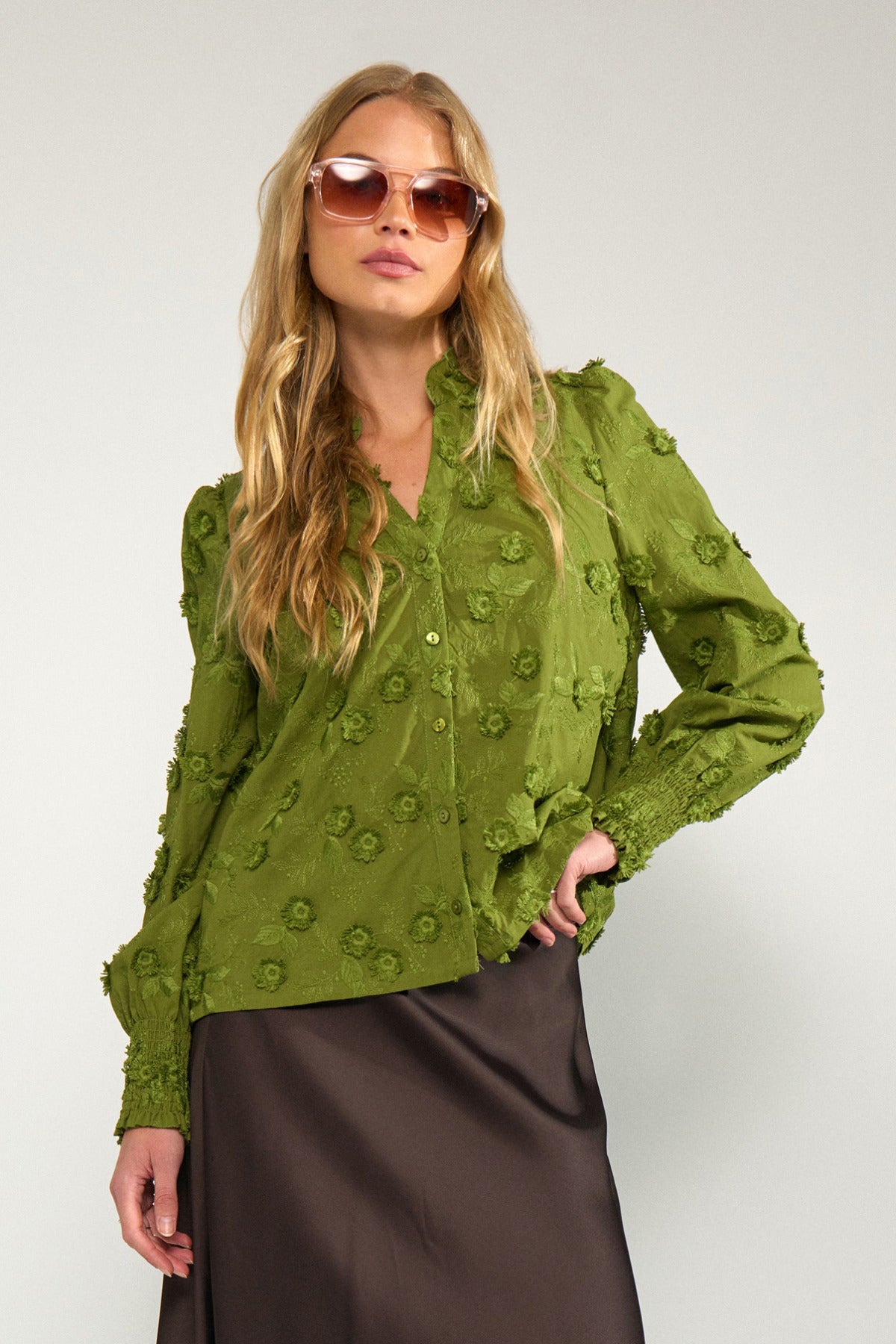 NULENEA - Langærmet bluse med blomster broderi
