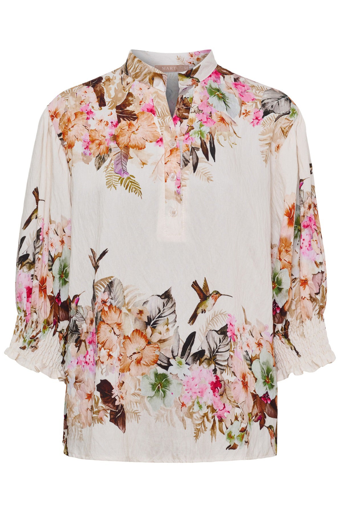 Let camelfarvet bluse med blomsterprint og smockdetaljer ved ærmerne, rund hals og løst fit.