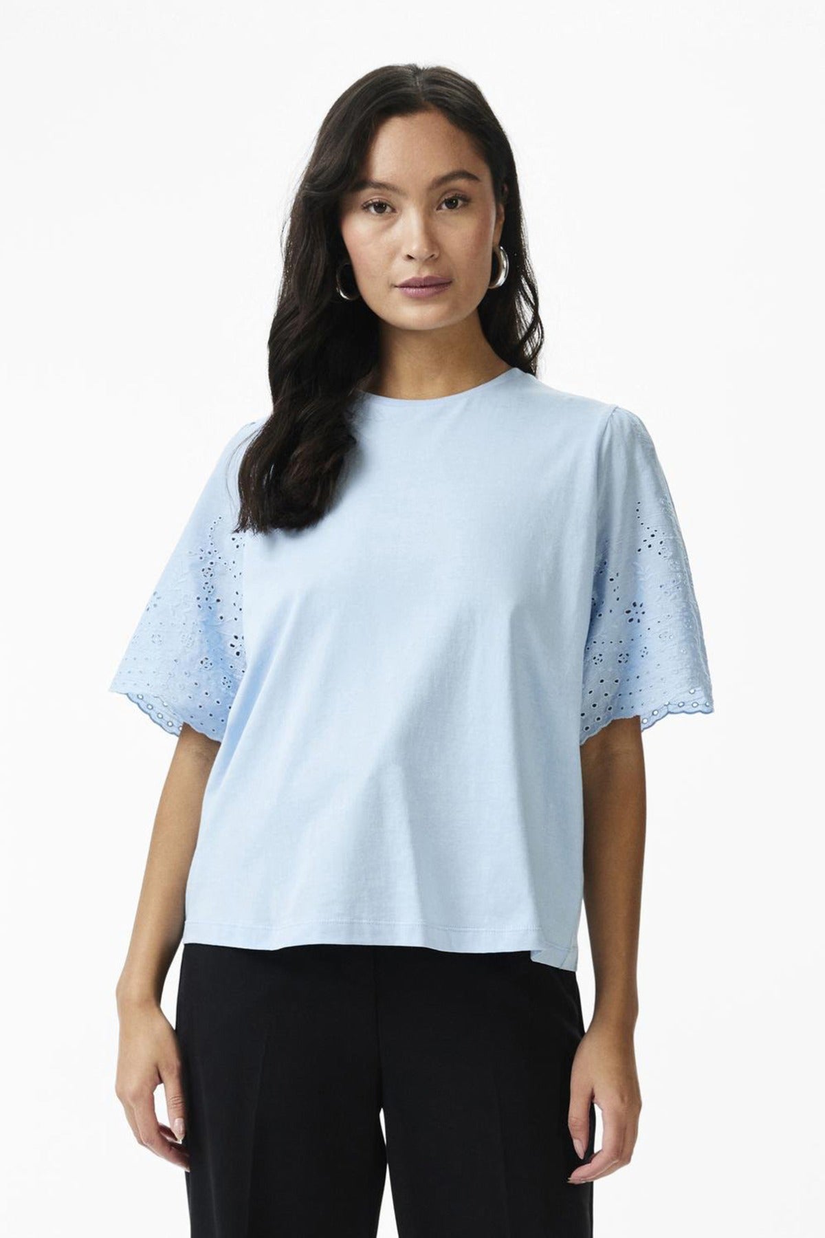 YAS YASLEX SS TOP W. EMB SLEEVES S. NOOS