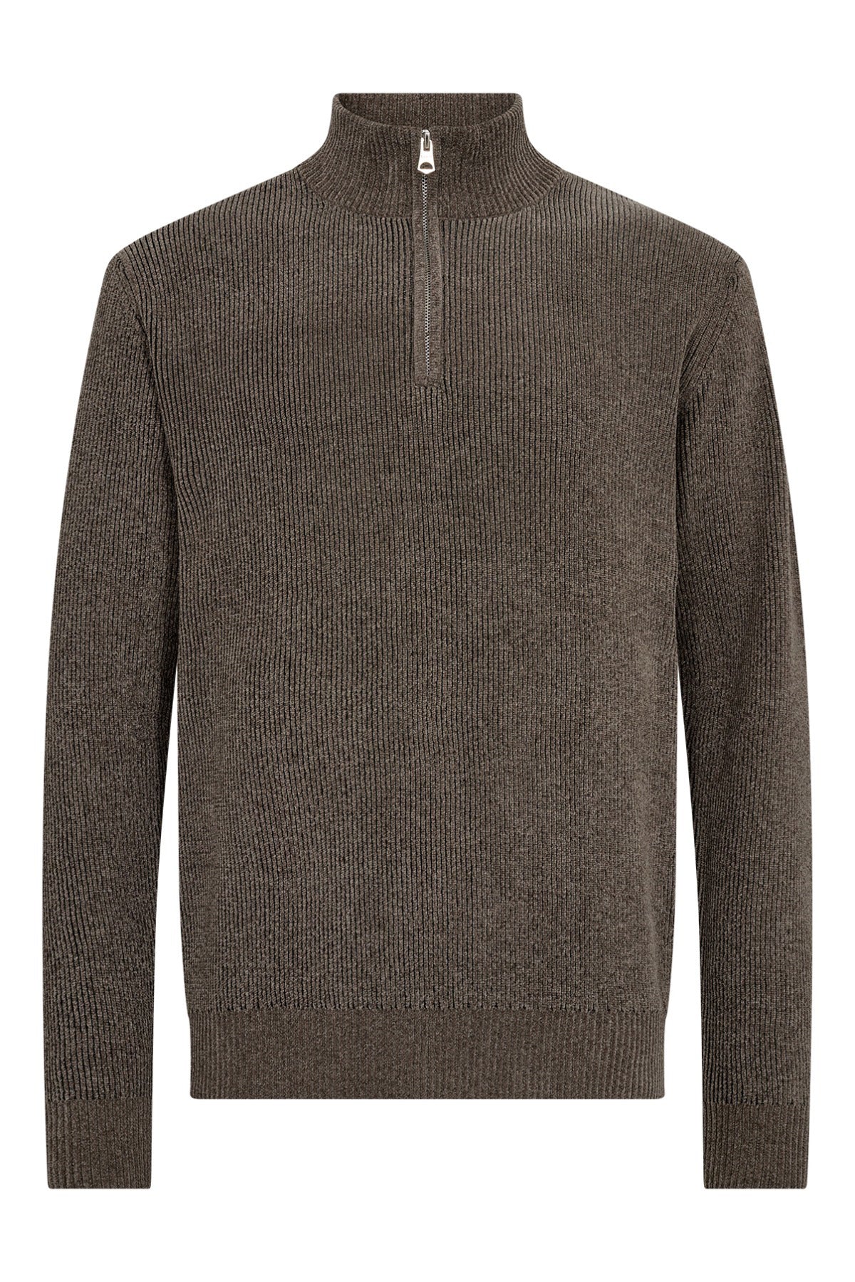 Langærmet strik i sort kaffe med half zip og ribstrikkede detaljer.
