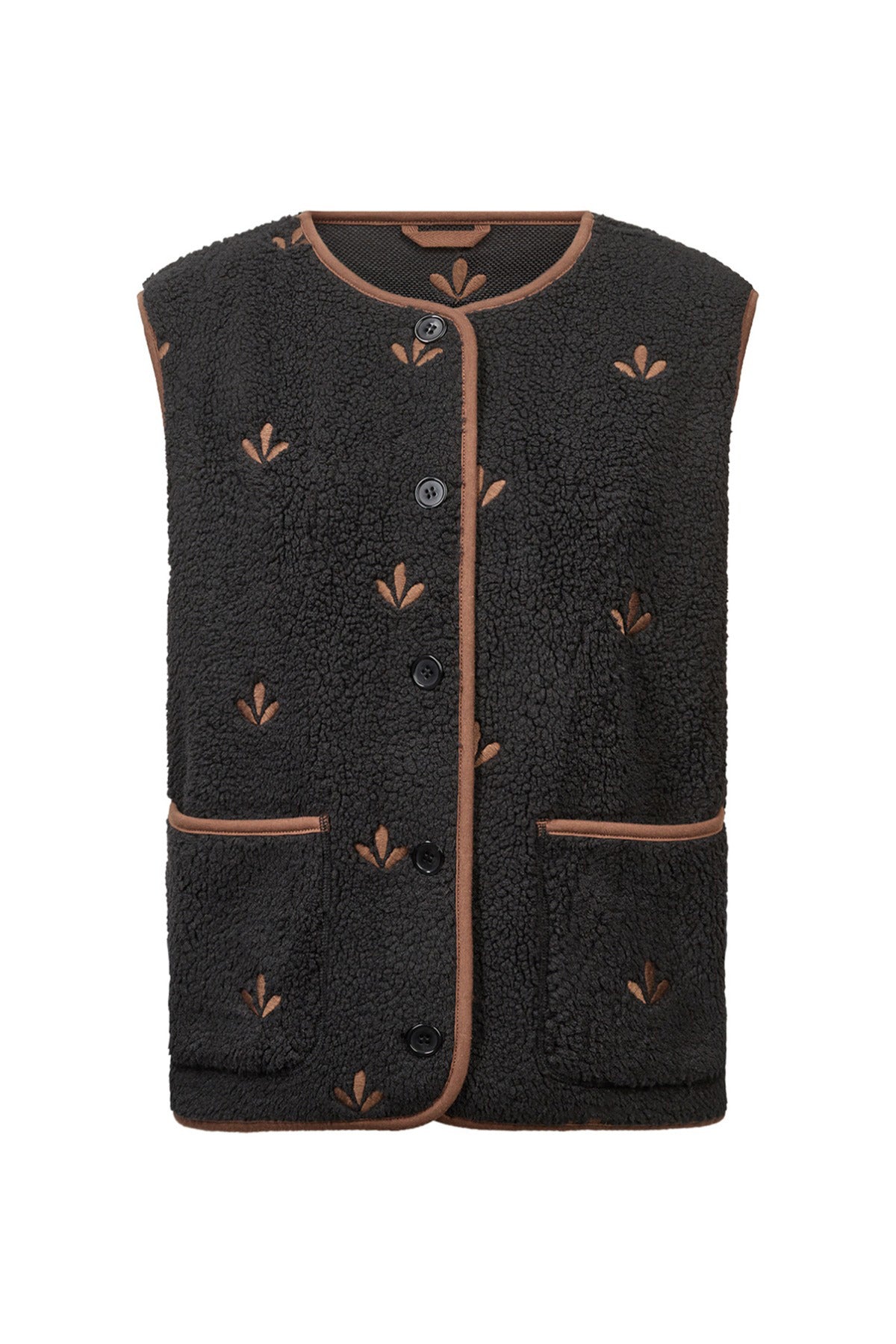 Sort teddyvest med brune kantbånd, frontlommer og broderede blomster detaljer.