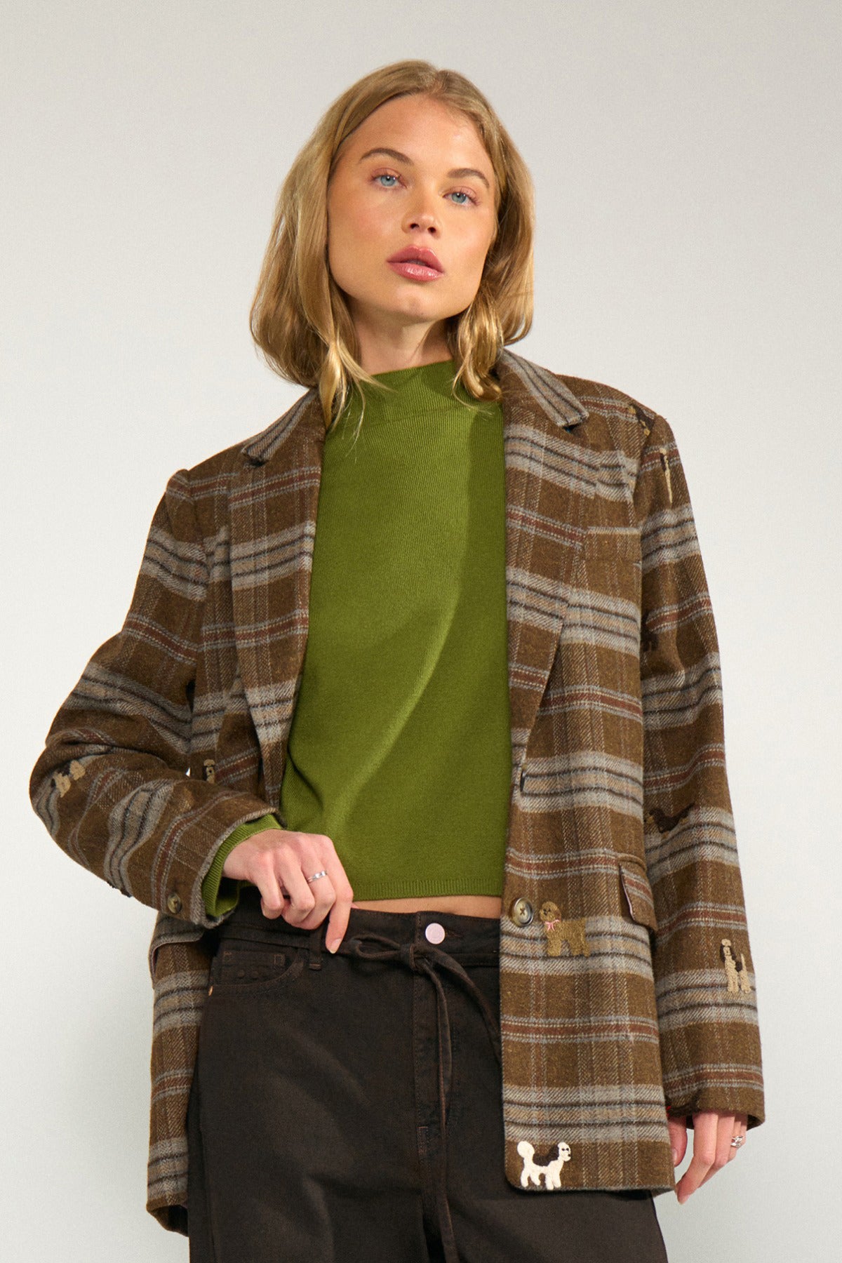NUEZMA - Oversize blazer med tern og broderi detaljer