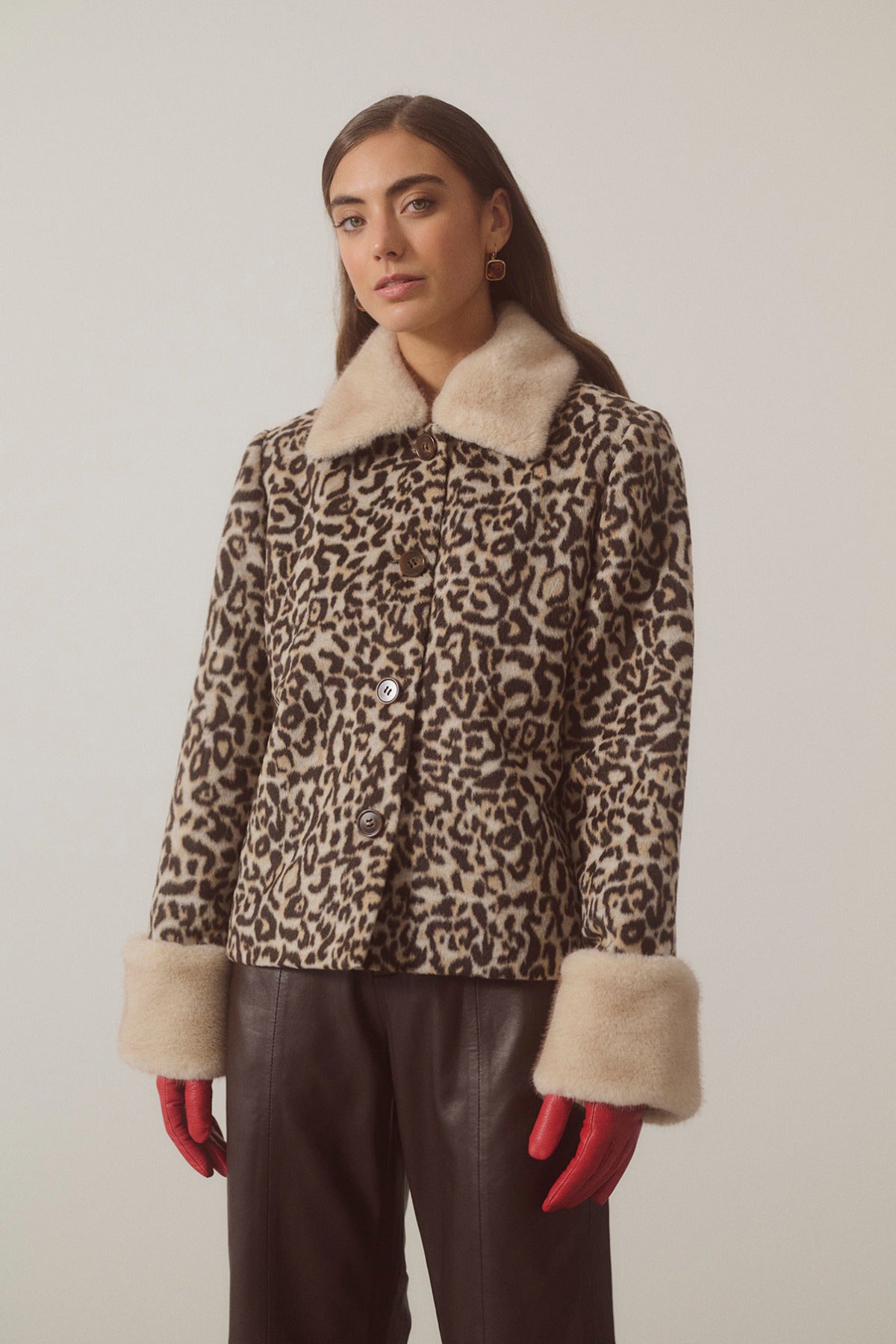 CUGIA - Kort leopard jakke med fake fur detaljer