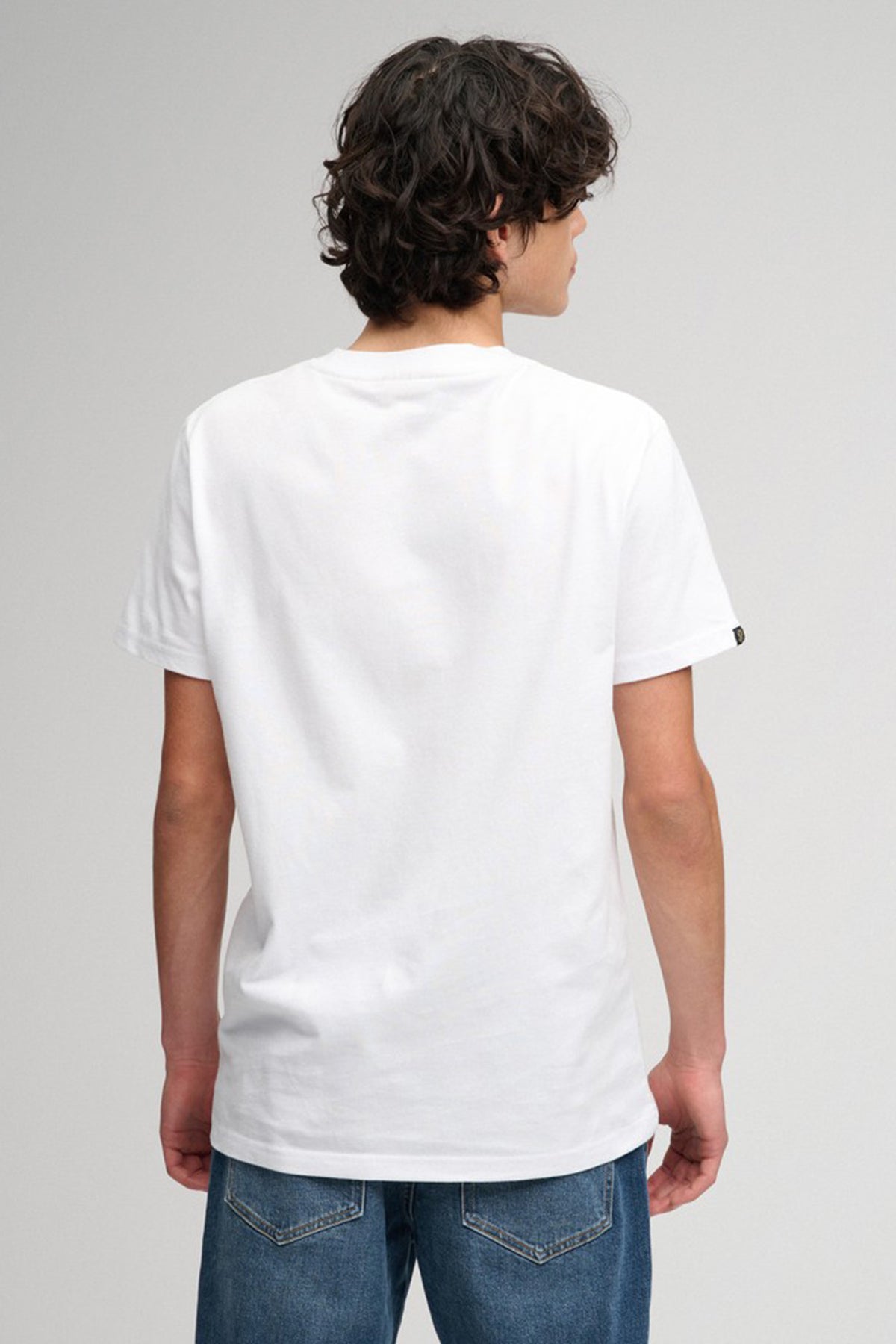 ESSENTIAL STACKED LOGO - Kortærmet basis t-shirt med broderet logo
