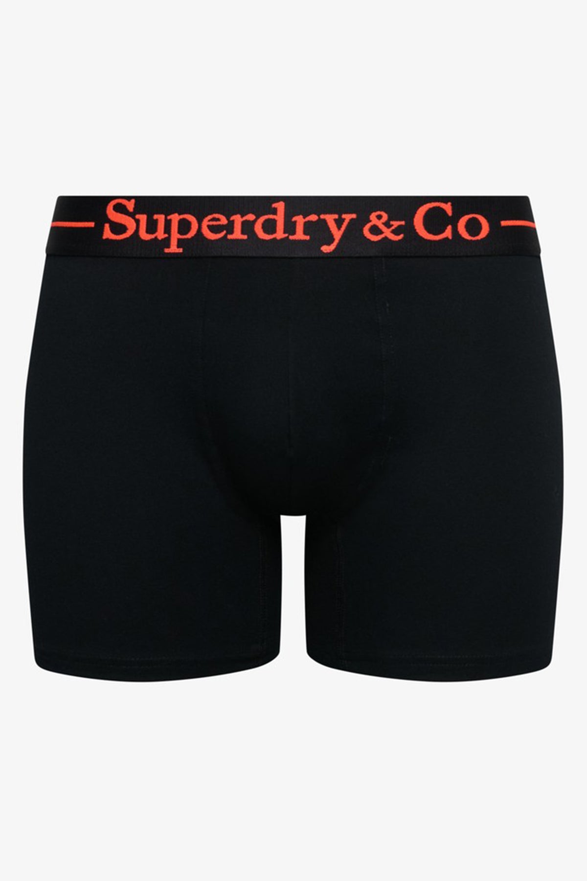 Sorte herreboxershorts med elastisk linning og rødt Superdry-logo foran.