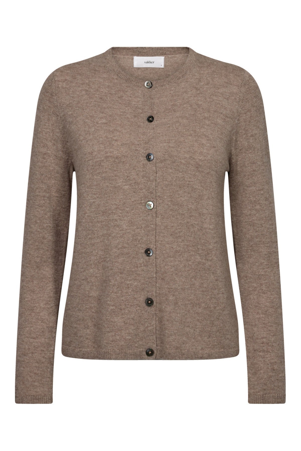 Beige kashmircardigan til kvinder med rund hals og knapper foran, langærmet og tætsiddende fit.