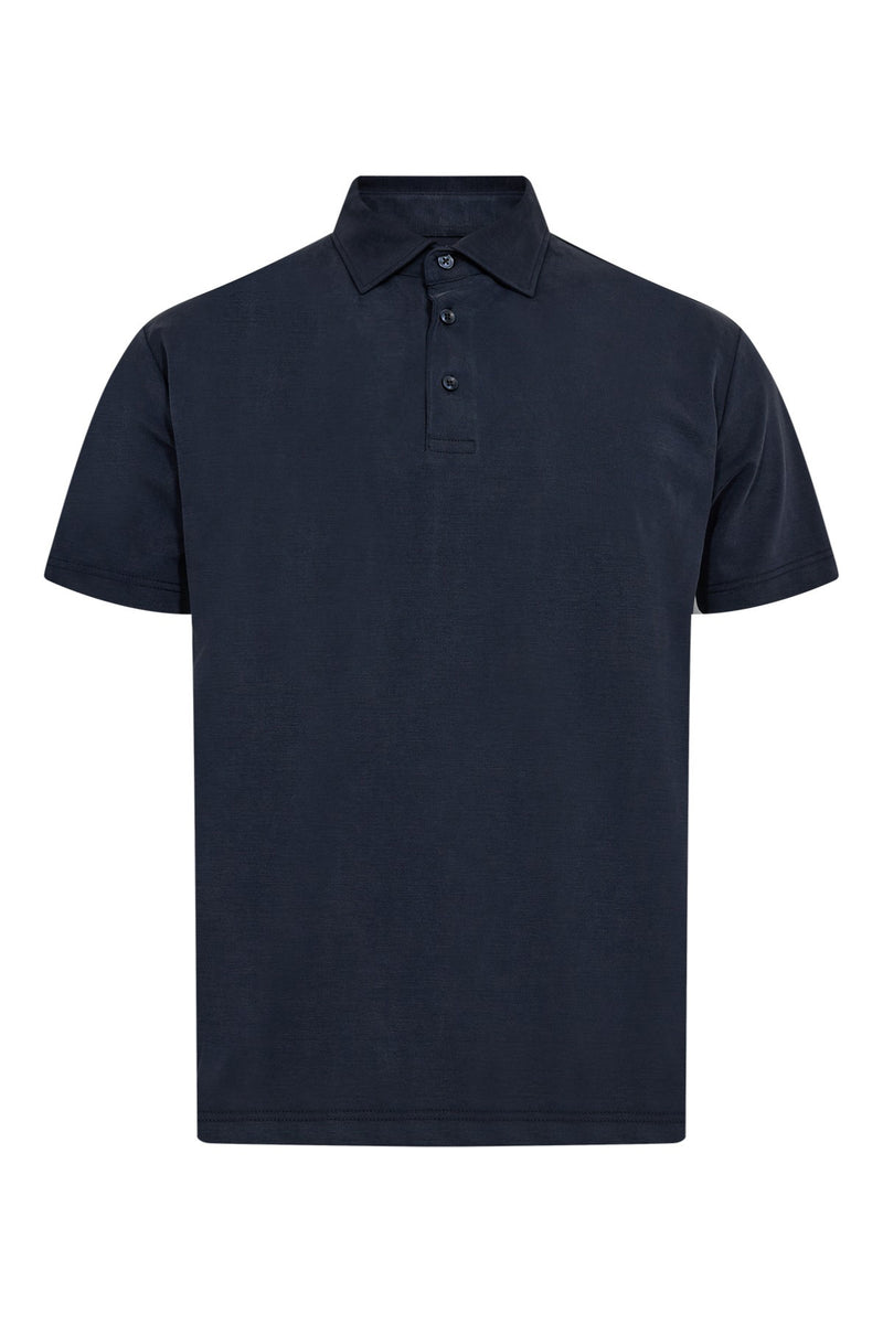Kortærmet navyblå polo t-shirt med klassisk krave og knaplukning foran.