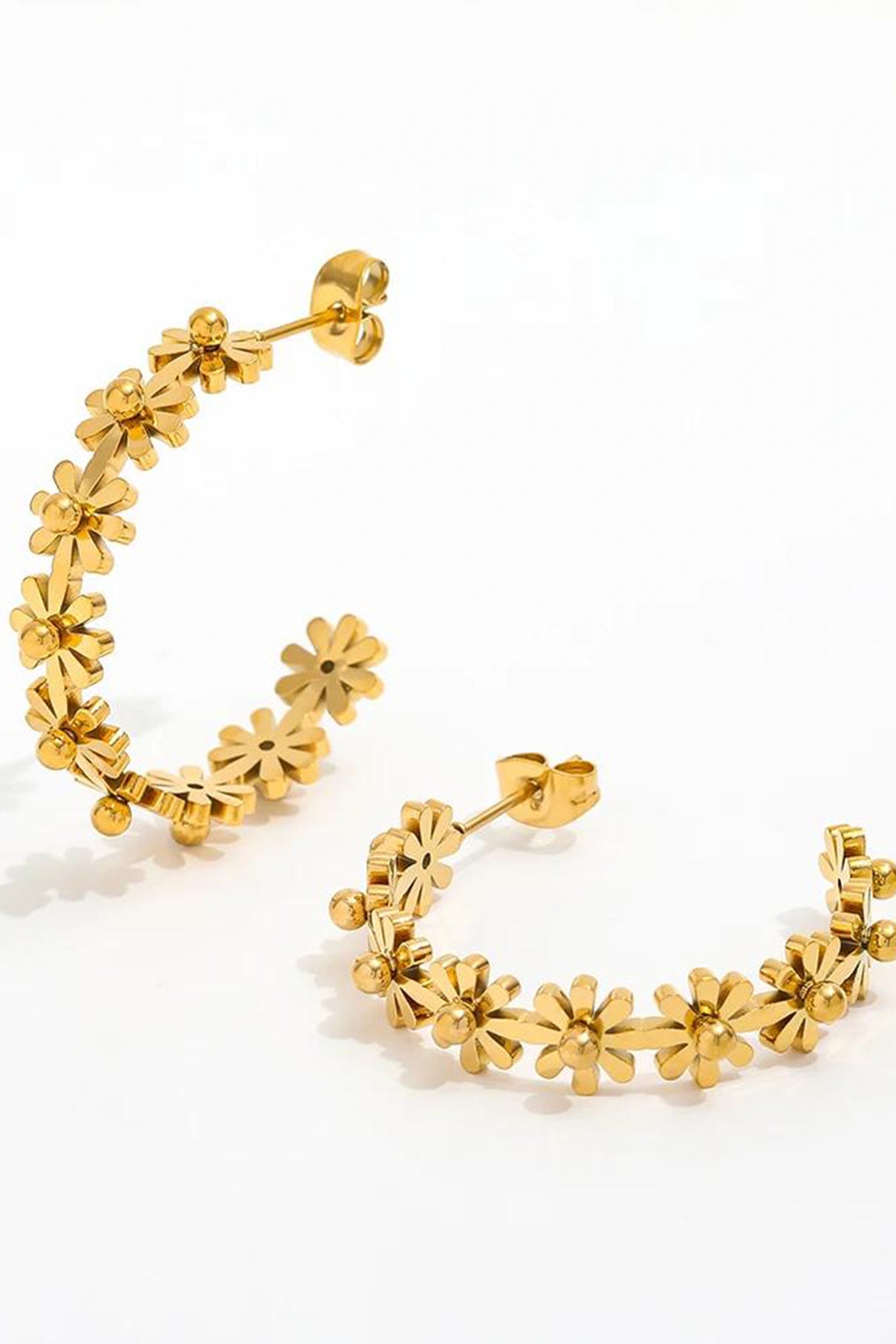 muun studios Burst Dot Flower Earrings - 18K Gold Plated