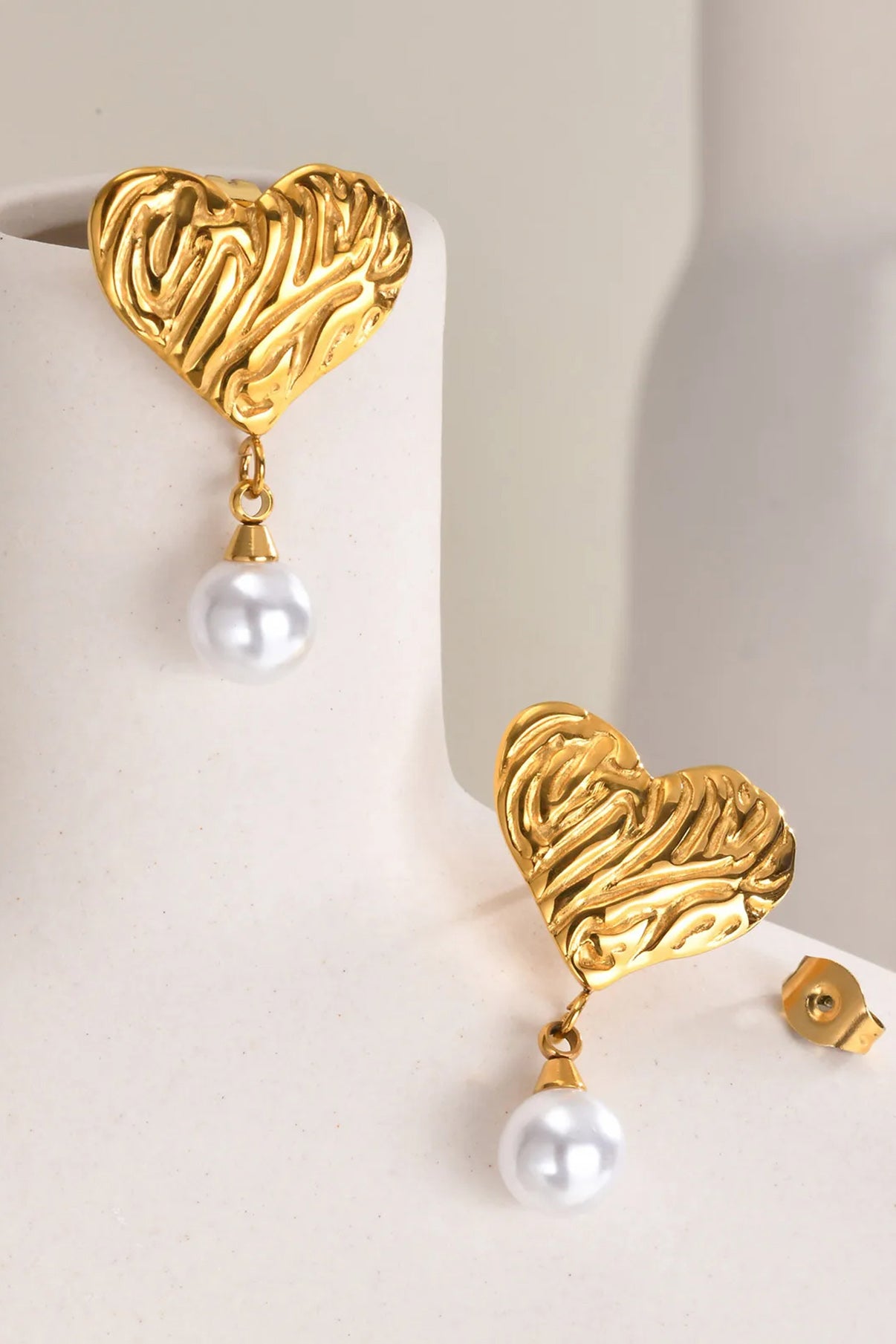 muun studios Bella Pearl Earrings - 18K Gold Plated