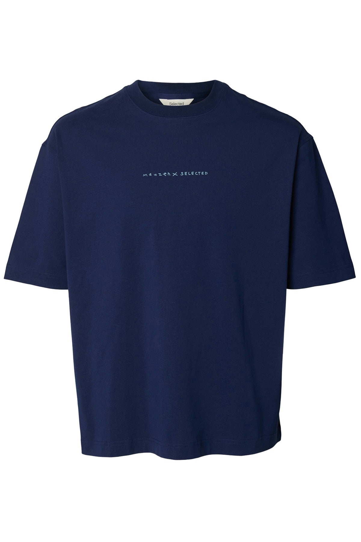 Mørkeblå kortærmet t-shirt med lille hvidt tekstprint midt på brystet.