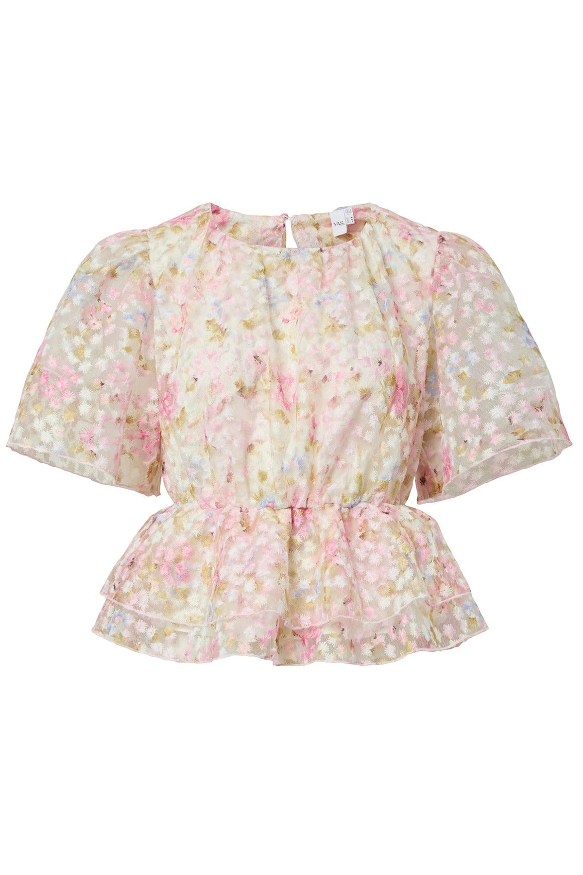 Kortærmet bluse i lys rosa med pufærmer, blomsterprint og let peplum i taljen.