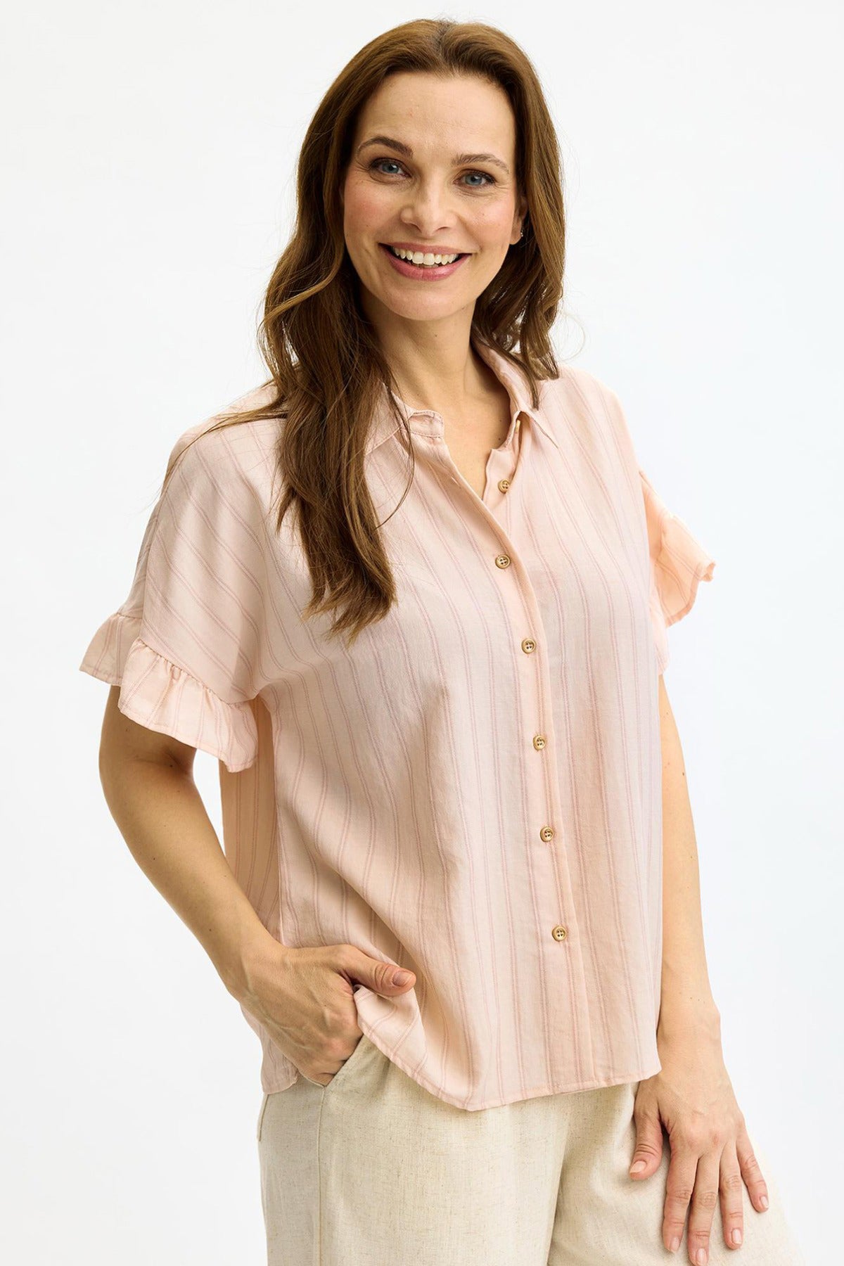 Kit - Skjortebluse med flæseærmer
