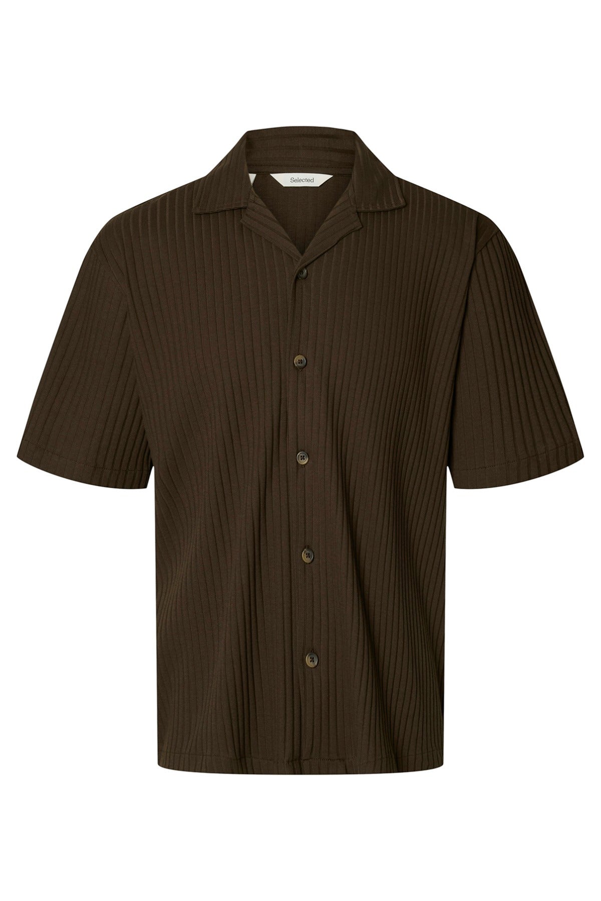 Kortærmet ribstrikket overshirt i dyb brun farve med krave og knapper foran.