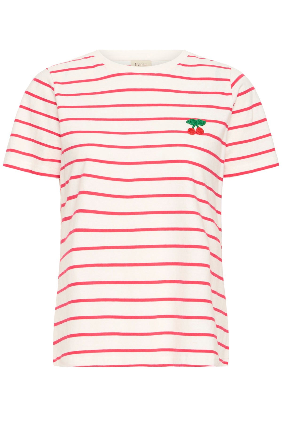 Hvid t-shirt med tynde røde vandrette striber og lille grøn broderet detalje på brystet.