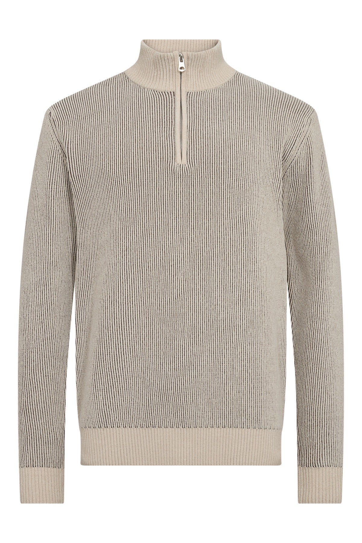 Langærmet varm sandfarvet strik med half zip i ribstrik og høj krave.