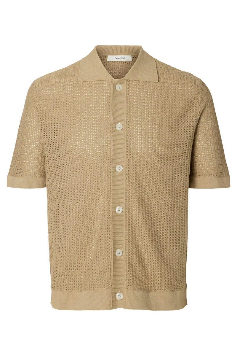 Kortærmet beige strikcardigan med ribstruktur og knapper foran.