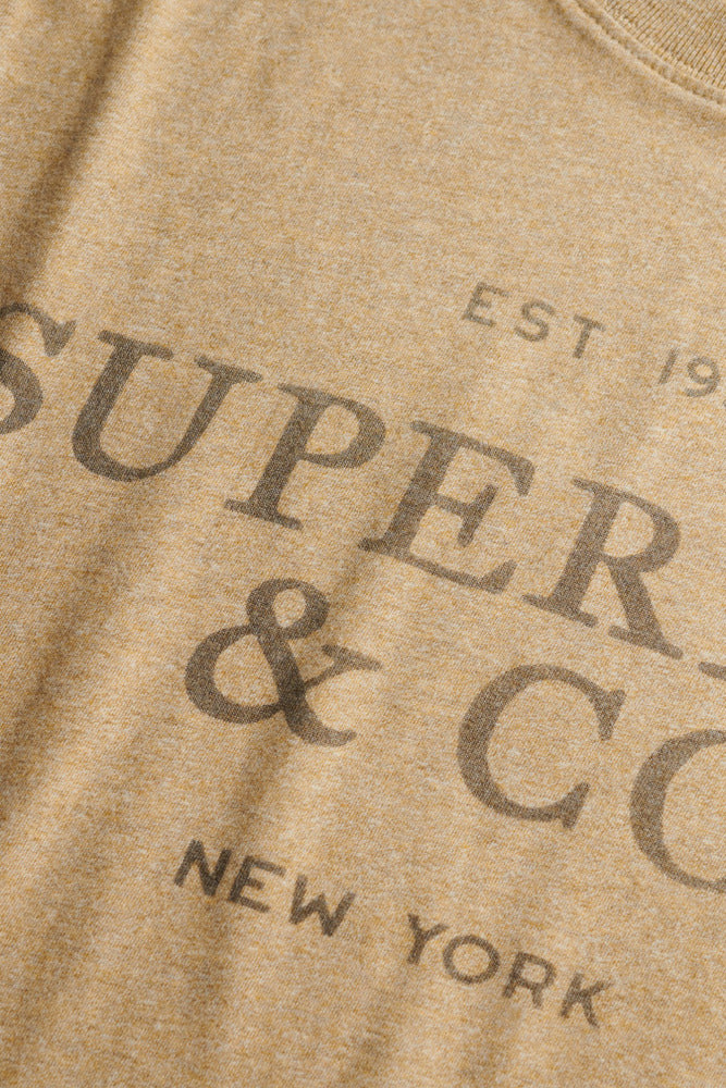 T-shirt med print på brystet