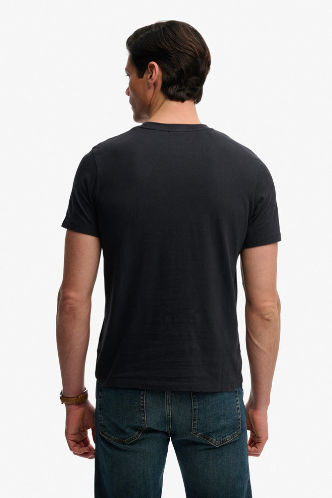 T-shirt med print på brystet