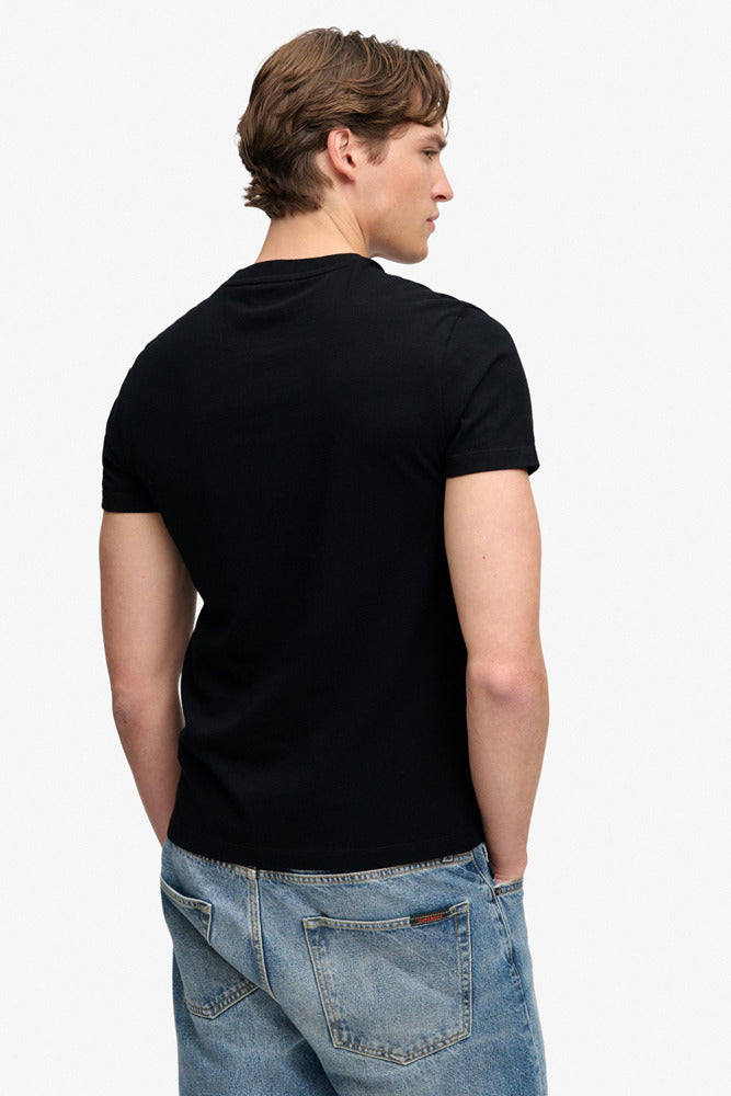 ESSENTIAL STACKED LOGO - Kortærmet basis t-shirt med broderet logo