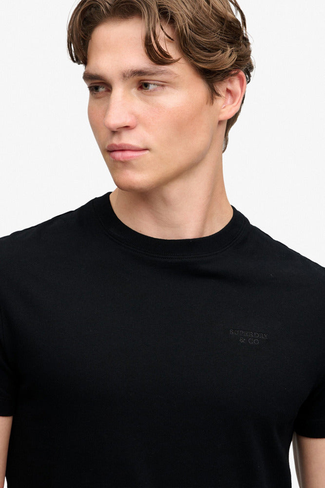 ESSENTIAL STACKED LOGO - Kortærmet basis t-shirt med broderet logo