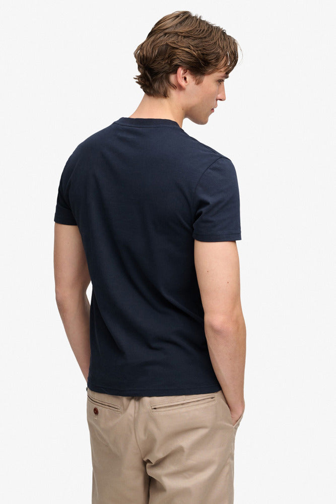 ESSENTIAL STACKED LOGO - Kortærmet basis t-shirt med broderet logo