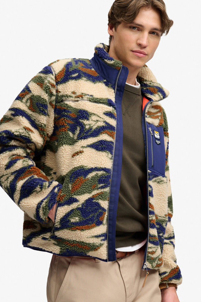 Teddy fleece med camo mønster og lynlås