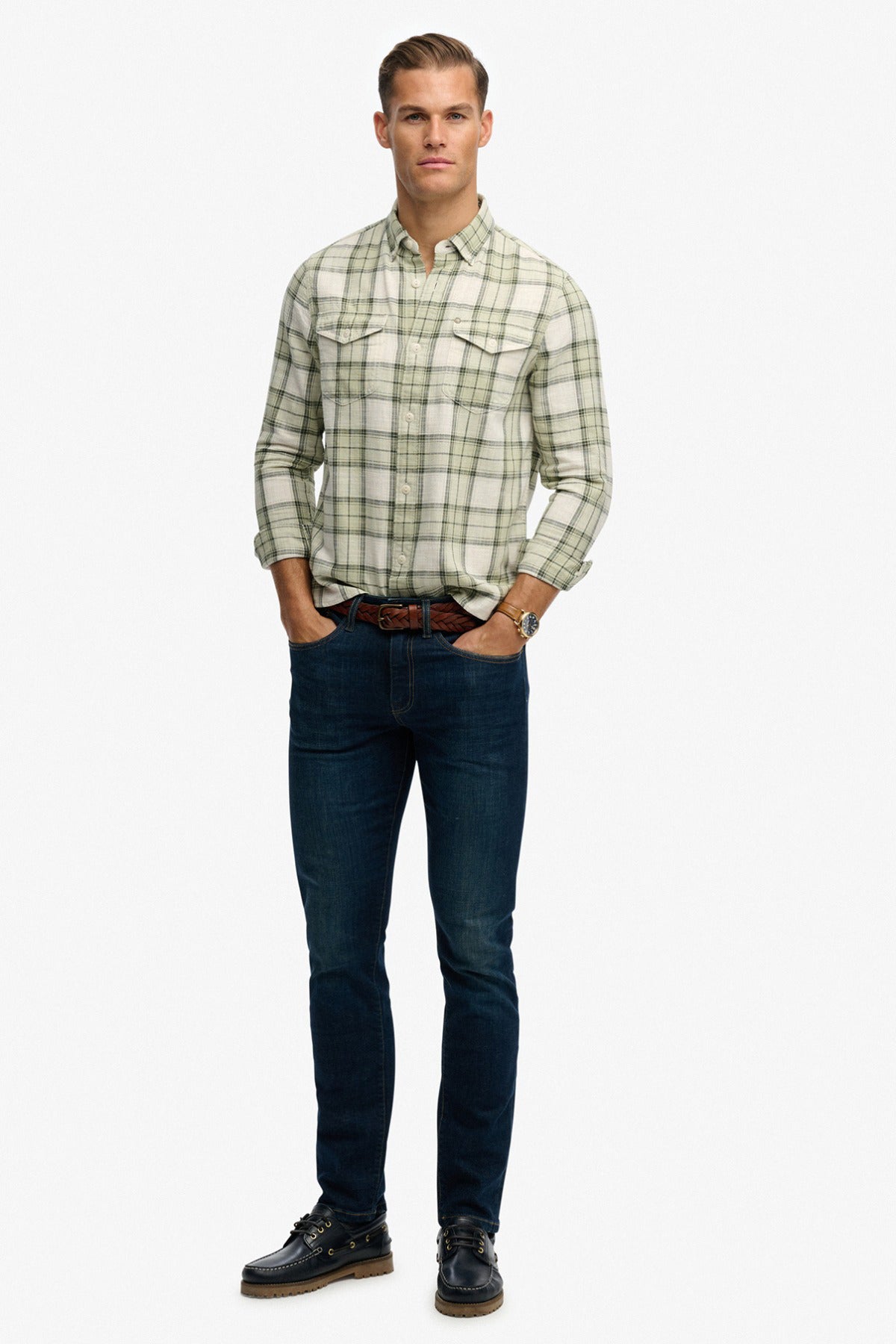 Langærmet skjorte med store tern i grønne og beige nuancer, button-down krave, afslappet pasform.