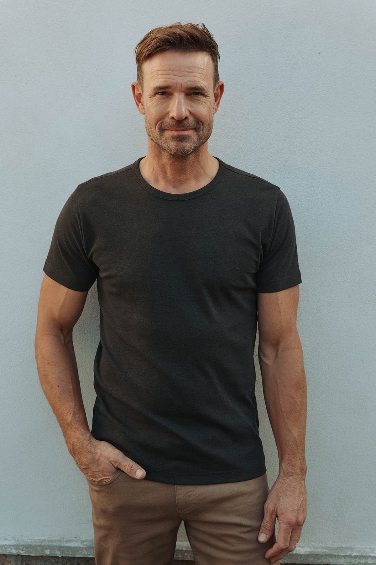 Sam - Basic T-shirt i tætstrikket kvalitet