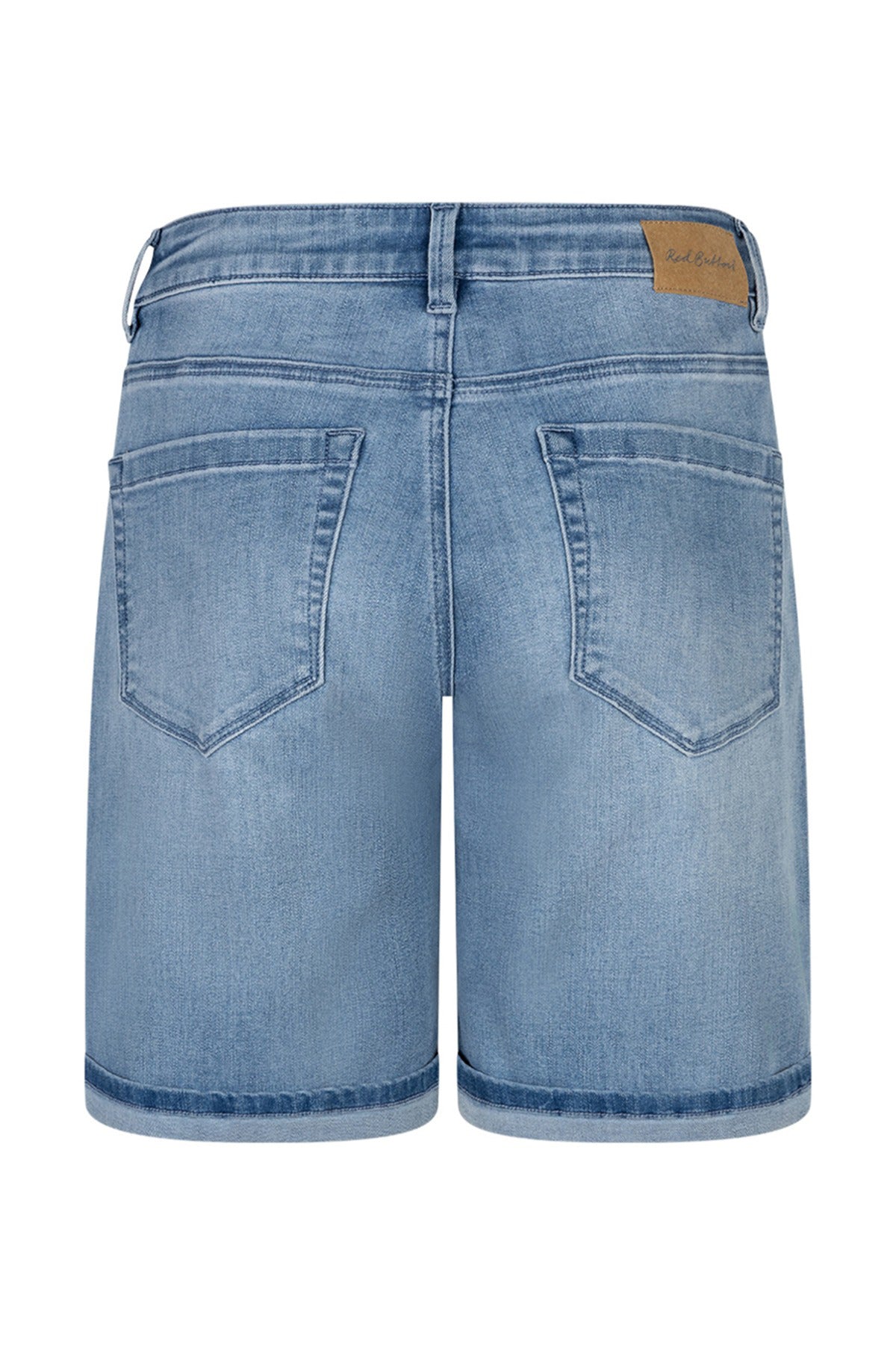 Lyseblå denimshorts med detaljerede syninger og baglommer.