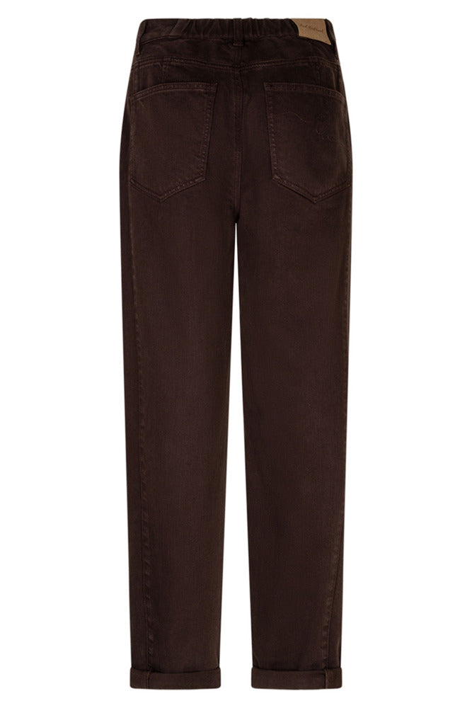 Bukser i espressofarvet tencel twill med lommer og bred elastik i taljen set bagfra.