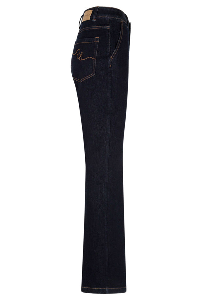 Mørkeblå flared jeans med høj talje og kontrastsyninger, blødt denimmateriale.